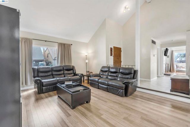 2380 Cabrillo Dr, Hayward, CA 94545