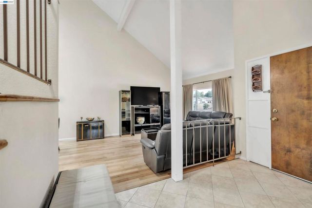 2380 Cabrillo Dr, Hayward, CA 94545