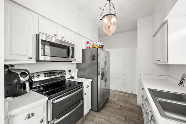 810 Augusta Drive 810, Houston, TX 77057