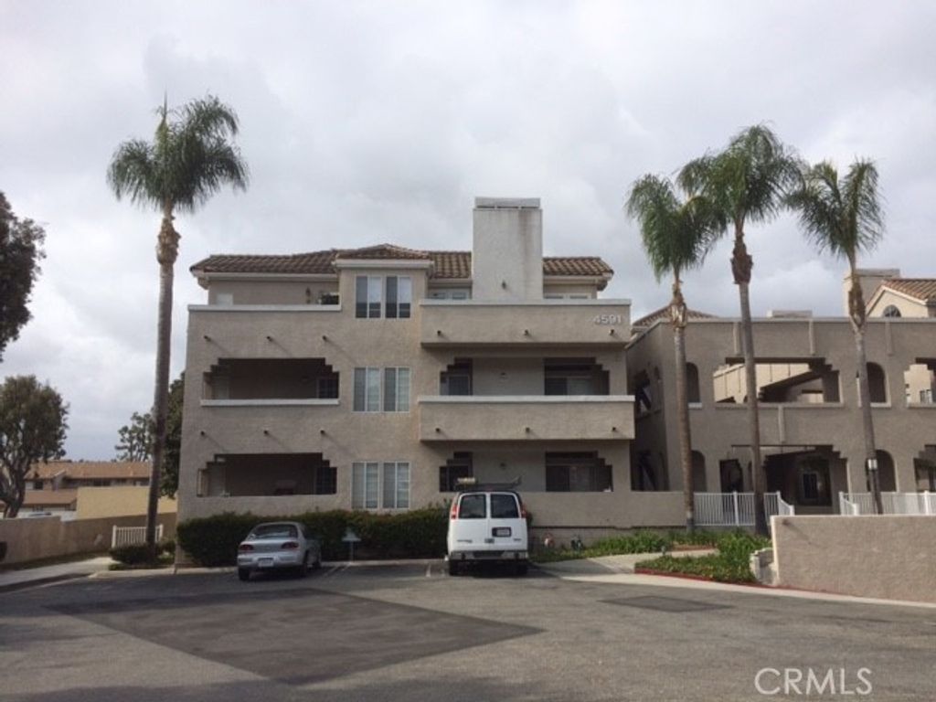 4591 Warner Avenue 203, Huntington Beach, CA 92649 — photo 2