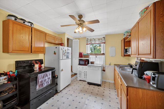 1332 Braden Avenue, Chariton, IA 50049