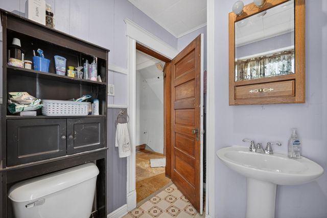 1332 Braden Avenue, Chariton, IA 50049