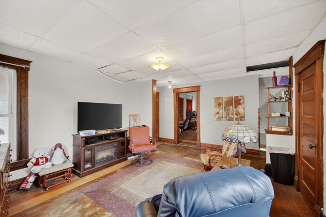 1332 Braden Avenue, Chariton, IA 50049