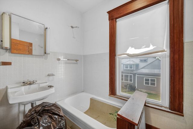 1332 Braden Avenue, Chariton, IA 50049