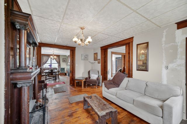 1332 Braden Avenue, Chariton, IA 50049