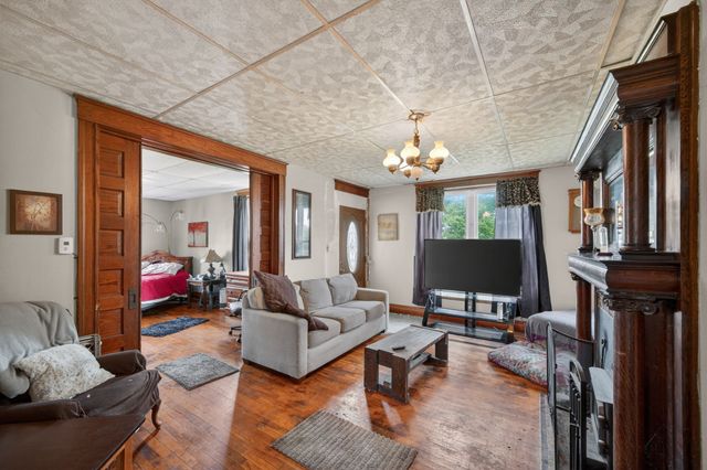 1332 Braden Avenue, Chariton, IA 50049