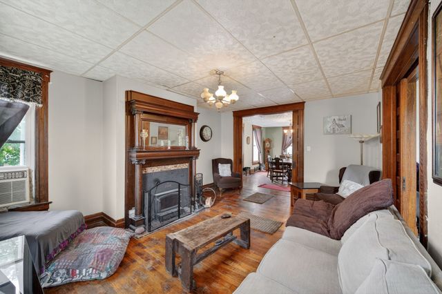 1332 Braden Avenue, Chariton, IA 50049