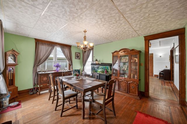 1332 Braden Avenue, Chariton, IA 50049