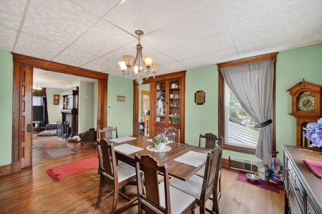 1332 Braden Avenue, Chariton, IA 50049