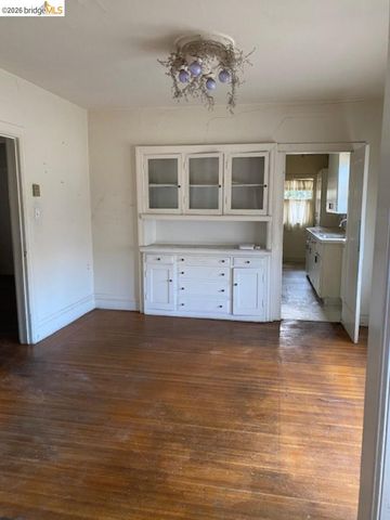 987 Yerba Buena Ave, Oakland, CA 94608