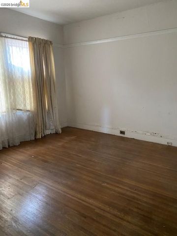 987 Yerba Buena Ave, Oakland, CA 94608