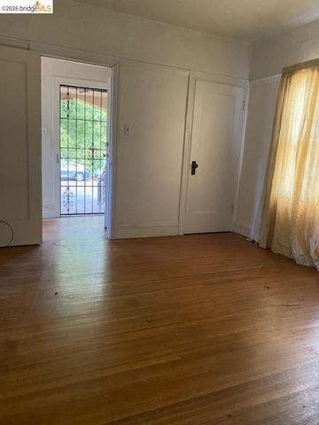 987 Yerba Buena Ave, Oakland, CA 94608