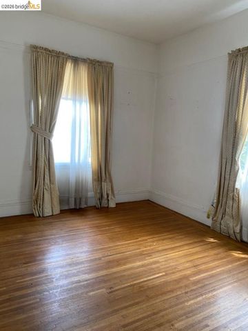 987 Yerba Buena Ave, Oakland, CA 94608
