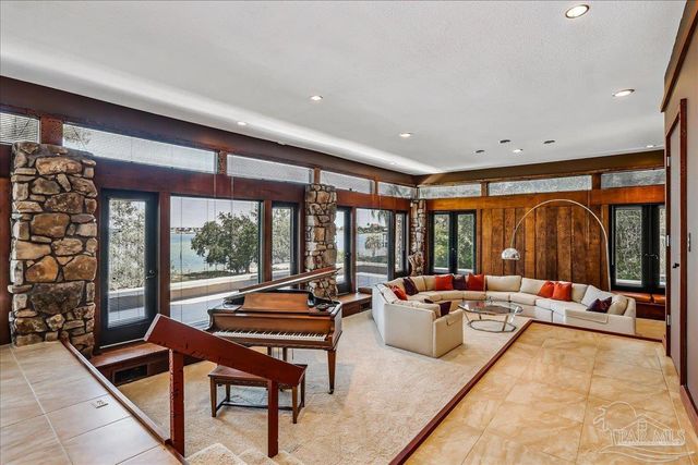 320 N Sunset Blvd, Gulf Breeze, FL 32561