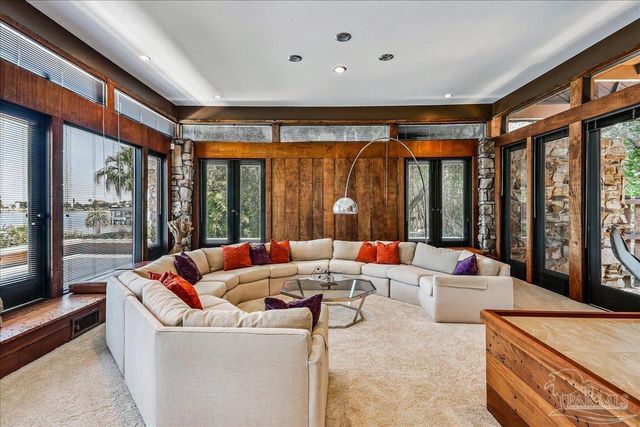 320 N Sunset Blvd, Gulf Breeze, FL 32561