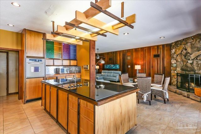 320 N Sunset Blvd, Gulf Breeze, FL 32561