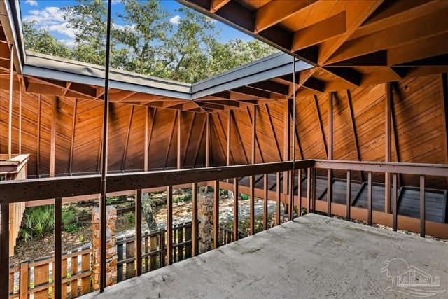 320 N Sunset Blvd, Gulf Breeze, FL 32561