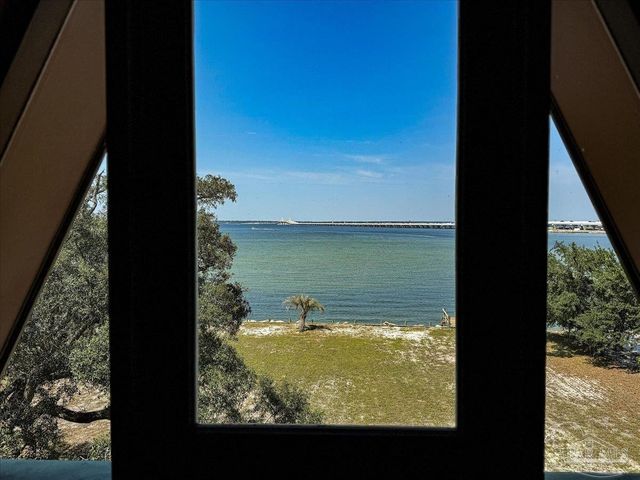 320 N Sunset Blvd, Gulf Breeze, FL 32561