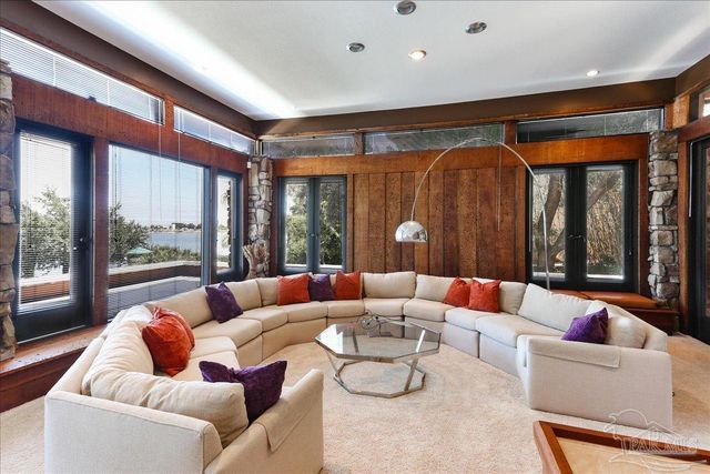 320 N Sunset Blvd, Gulf Breeze, FL 32561