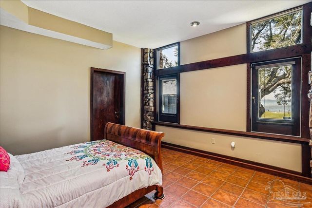 320 N Sunset Blvd, Gulf Breeze, FL 32561