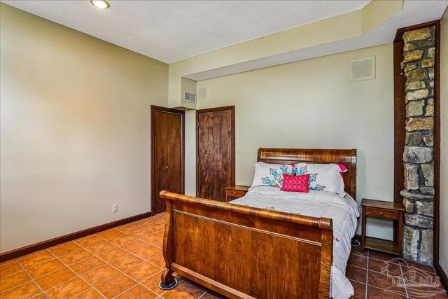 320 N Sunset Blvd, Gulf Breeze, FL 32561