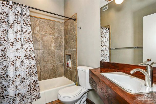 320 N Sunset Blvd, Gulf Breeze, FL 32561