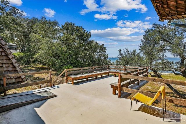 320 N Sunset Blvd, Gulf Breeze, FL 32561