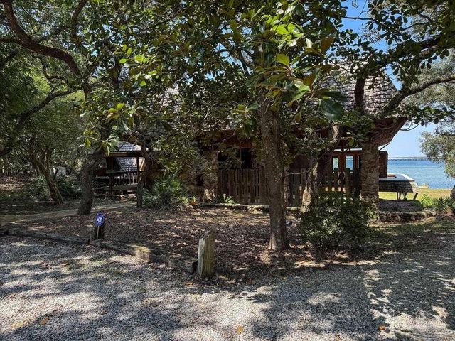 320 N Sunset Blvd, Gulf Breeze, FL 32561