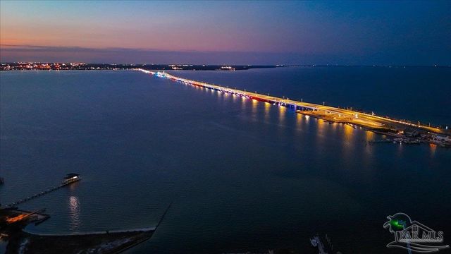 320 N Sunset Blvd, Gulf Breeze, FL 32561