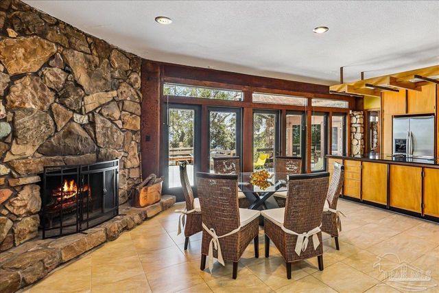 320 N Sunset Blvd, Gulf Breeze, FL 32561