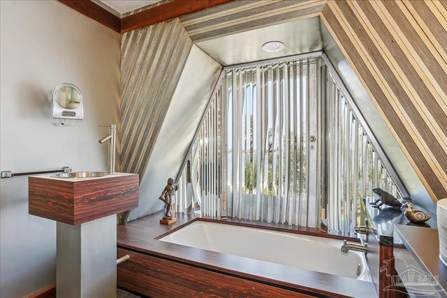 320 N Sunset Blvd, Gulf Breeze, FL 32561