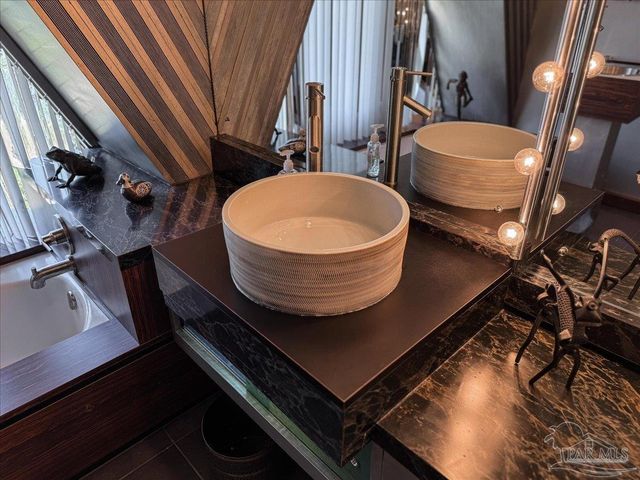 320 N Sunset Blvd, Gulf Breeze, FL 32561