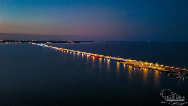 320 N Sunset Blvd, Gulf Breeze, FL 32561