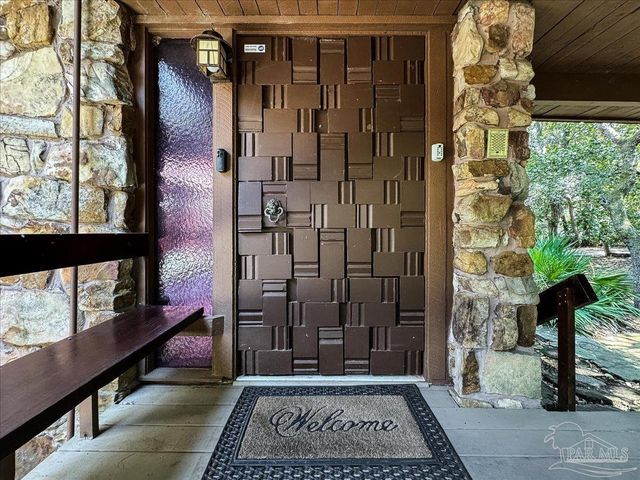 320 N Sunset Blvd, Gulf Breeze, FL 32561