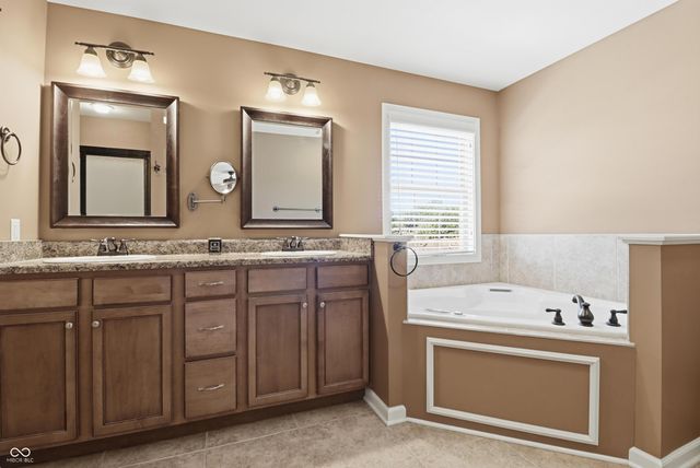 2946 S Colton Road, New Palestine, IN 46163