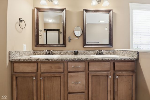 2946 S Colton Road, New Palestine, IN 46163