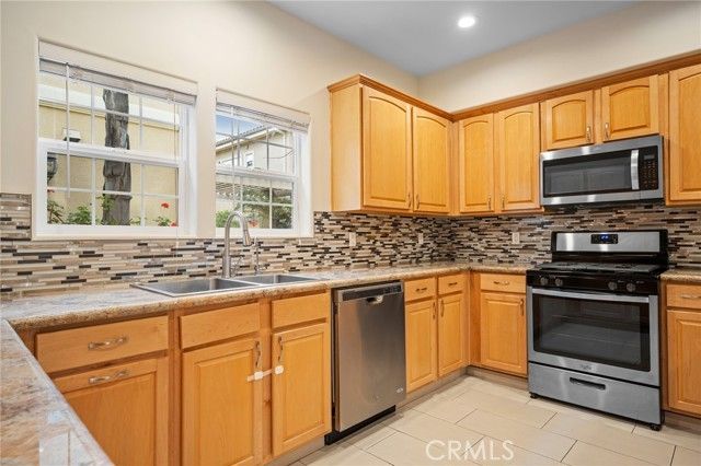 415 E Dryden 108, Glendale, CA 91207