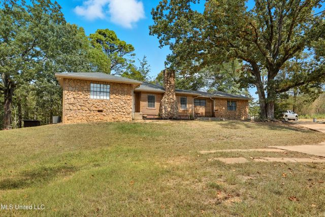 108 Wynndale Lake Road, Terry, MS 39170