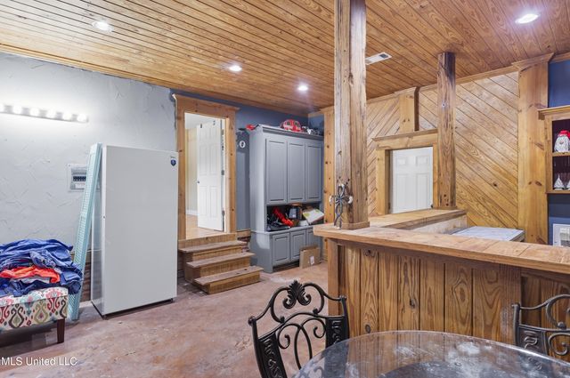 108 Wynndale Lake Road, Terry, MS 39170