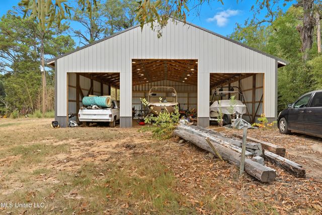 108 Wynndale Lake Road, Terry, MS 39170