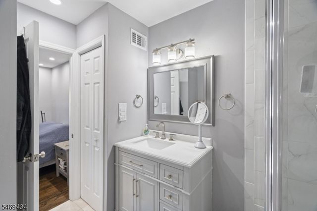 575 Grove F-1, Clifton City, NJ 07013