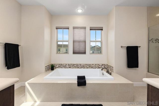 13566 Arroyo Dale Lane, San Diego, CA 92130