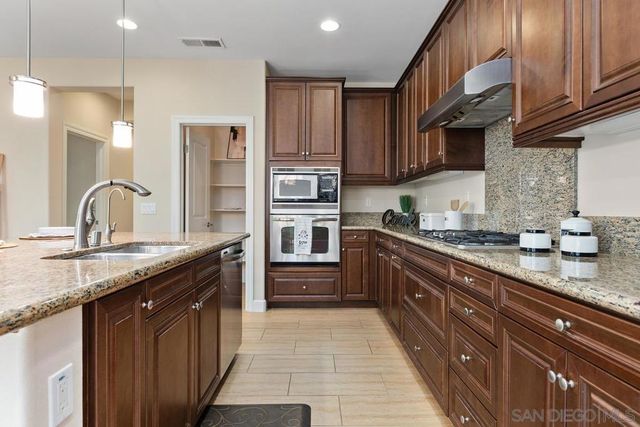 13566 Arroyo Dale Lane, San Diego, CA 92130