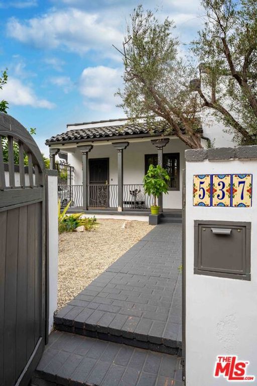 535 N Poinsettia Place, Los Angeles, CA 90036 — photo 2