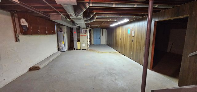 2913 ELMWOOD Avenue, Erie, PA 16508
