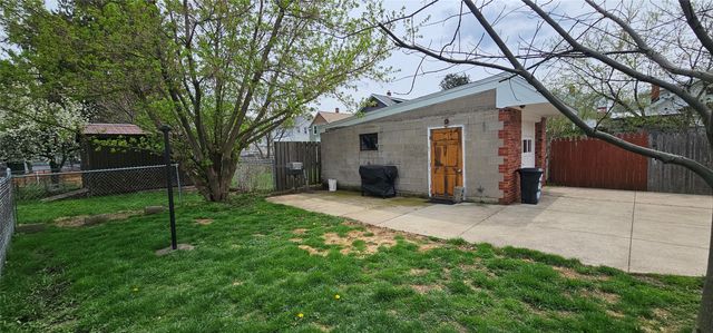 2913 ELMWOOD Avenue, Erie, PA 16508
