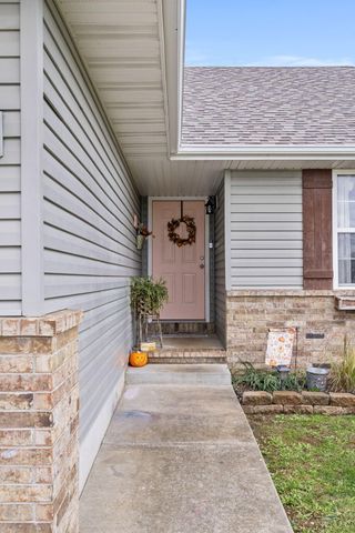 1169 N Blackstone Avenue, Republic, MO 65738