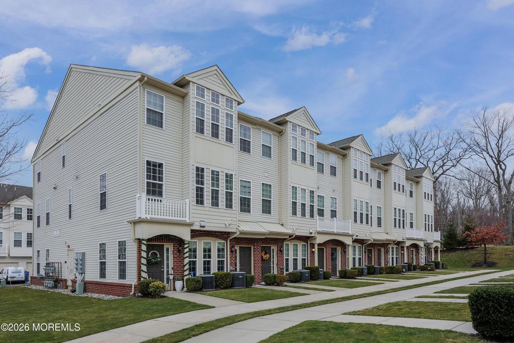 43 Jake Drive, Tinton Falls, NJ 07712