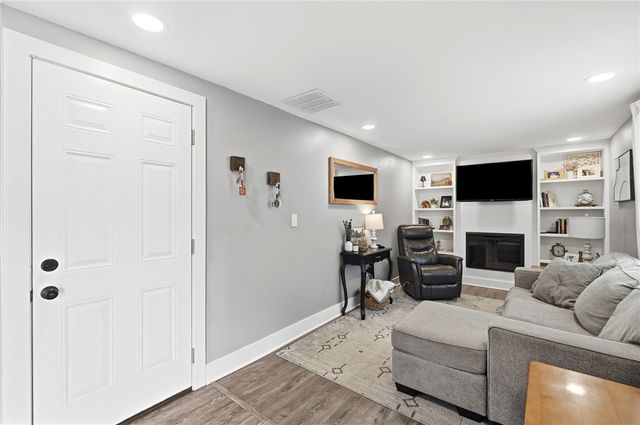 6906 Michelle Place, Clayton, OH 45322