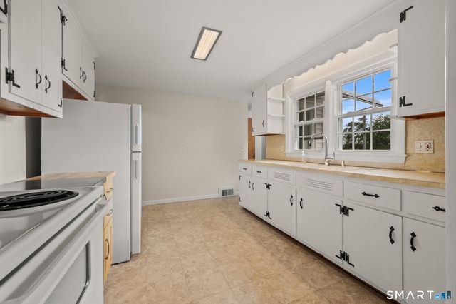 81 Maple Hill Avenue, Newington, CT 06111